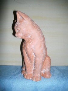 Katze Ton sitzend, Seite