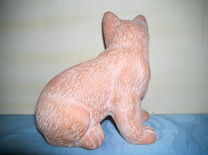 Katze Ton, kauernd, Seite