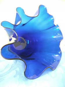 Glasvase blau, Wellen, von oben