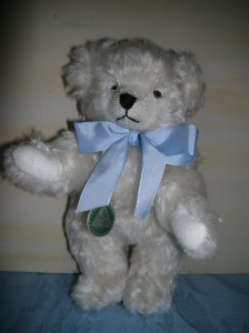 Sternzeichenbär, Zwilling, stehend