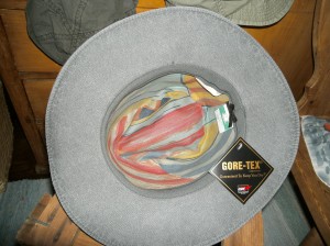 Gore-Tex Hut, innen