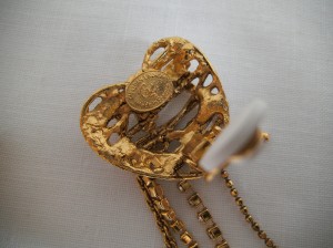Ohrclips Herz, mit Strasspendeln, Detail