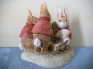 "Flopsy, Mopsy and Cottontail" hinten