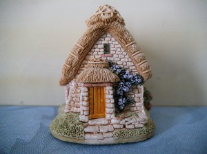 Lilliput Lane, "Button down"