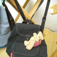 Rucksack für Kinder, schwarz mit Bär