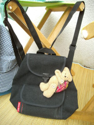 Rucksack für Kinder, schwarz mit Bär