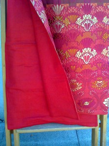 Kenzo stola, 45 x 160 cm, padded, red orange, detail