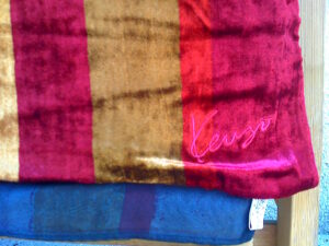 Kenzo Shawl, 55 x 160 cm, velvet, red orange, detail