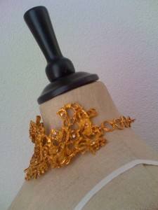 Christian Lacroix Bazar, Schmuck-Set vergoldet, Collier Seite links