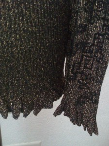 Christian Lacroix Bazar, Longpulli mit Lurex, schwarz, Muster beflockt, Detail