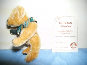 Däumling Bär, braun grün, Seite