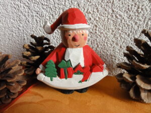 Nikolaus mit Spielzeugtablett, Holz bemalt, rot grün