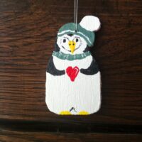 Pinguin mit Mütze, klein, Sperrholz bemalt