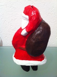 Spar-Nikolaus, Papier-Maché bemalt, hinten