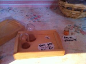 Holz-Tablett für Puppenstuben, klein
