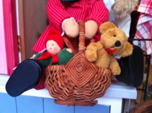 Stoffpuppe, Heidi Hilscher, mit Püppli und Bärli, Detail