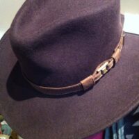 Filz-Hut zum Knautschen, braun, Lederband mit Schnalle