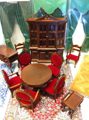 Sessel und Armsessel mit Samtpolster rot, Tisch rund, für Puppenstuben