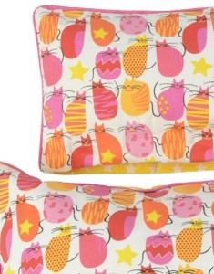 Puppen-Bettwäsche Smallstuff, mit rosa Katzen und gelben Sternen Detail