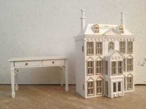 Puppenhaus für das Puppenhaus, mit Tisch