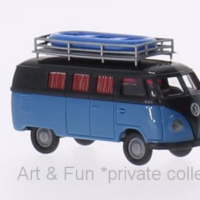 VW T1 A schwarz blau mit Schlauchboot blau 1zu87 Brekina